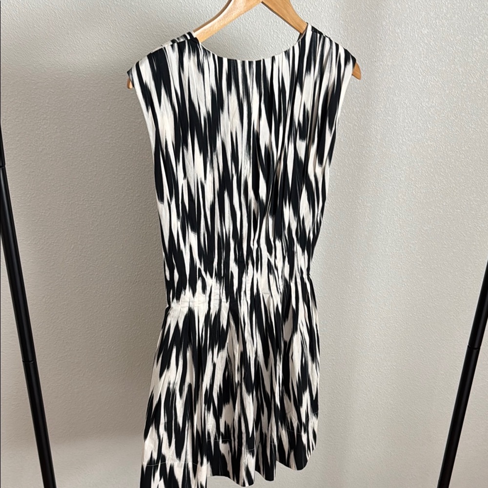 Banana Republic Black and White Mini Dress - Picture 3 of 10